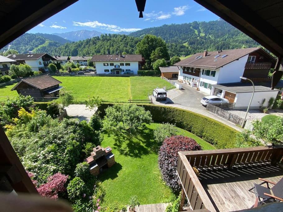 Schönes DG Appartement im Herzen von Garmisch Exterior foto