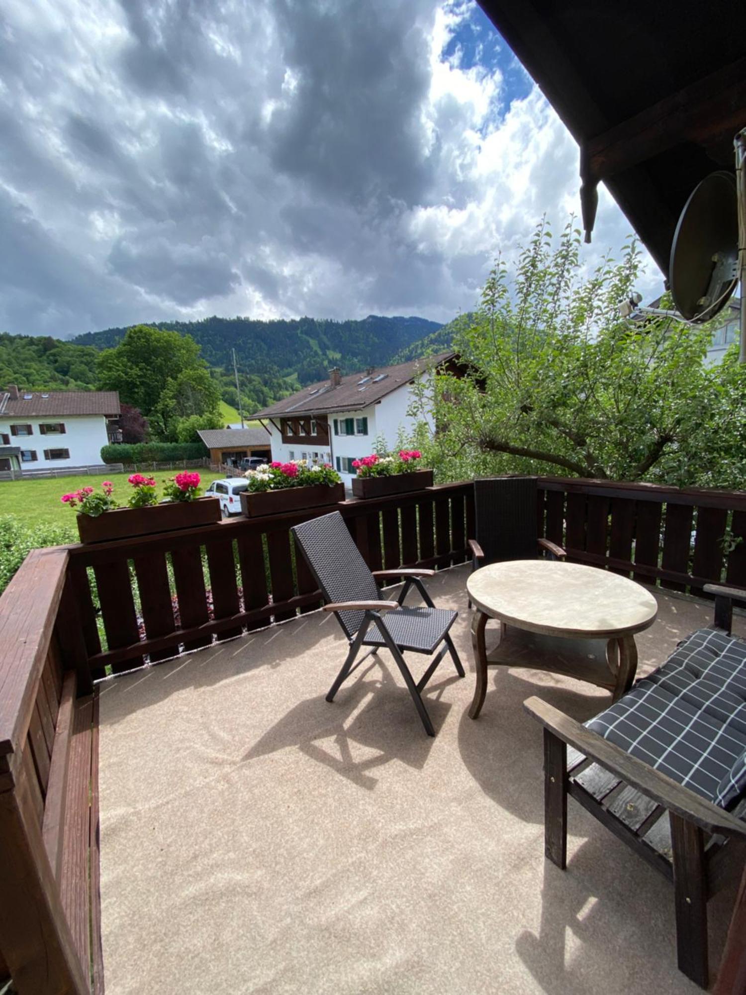 Schönes DG Appartement im Herzen von Garmisch Exterior foto
